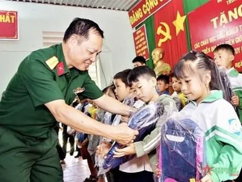 Tạo sinh kế, giúp đồng bào thoát nghèo bền vững