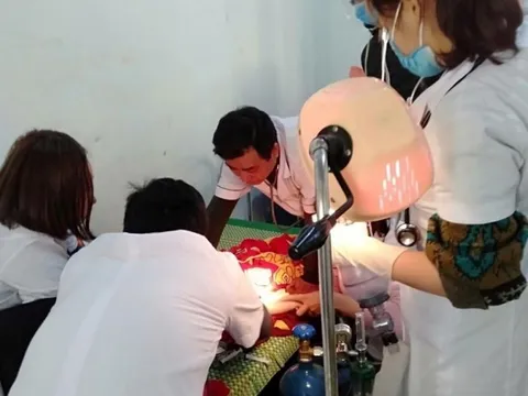 Cứu sống cháu bé 18 tháng tuổi ngưng tim, ngưng thở do đuối nước