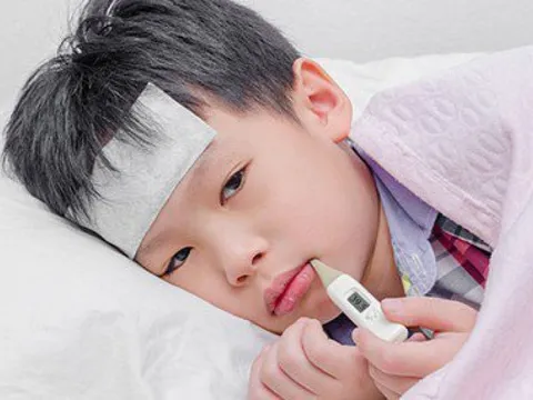 Cách phòng viêm họng cho trẻ trong mùa nồm ẩm