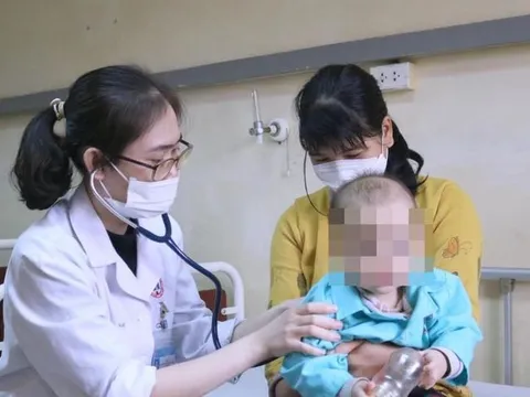 Bệnh nhi 1 tuổi cấp cứu vì suy tim, suy thận sau một ngày bị sốt, tiêu chảy