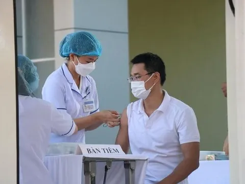 Tiêm vaccine COVID-19 đầy đủ các mũi cơ bản, và nhắc lại để tăng cường và củng cố khả năng miễn dịch
