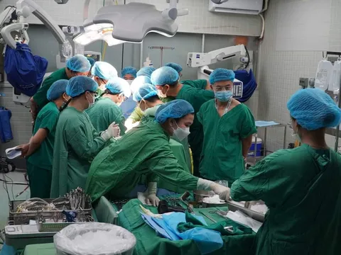Y bác sĩ 2 bệnh viện trắng đêm ghép tạng cho bệnh nhân từ người hiến chết não