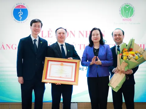 Thủ tướng tặng bằng khen các bác sĩ phẫu thuật thành công khối u phức tạp