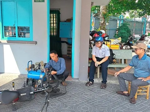 Người đàn ông 5 năm sửa xe miễn phí cho học sinh