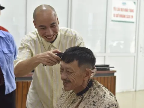 Chân dung người đàn ông mang nụ cười đến với bệnh nhân nghèo