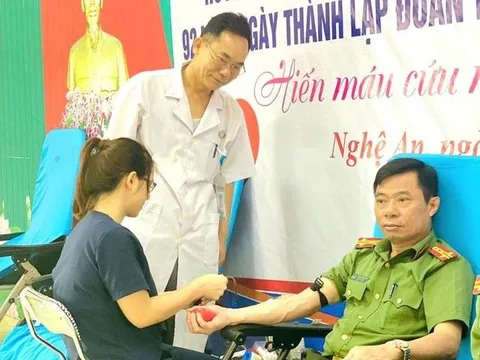 Nghệ An: Hơn 20 chiến sĩ công an hiến máu cứu bệnh nhân