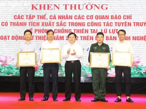 Nghệ An khen thưởng 10 tập thể, cá nhân có thành tích xuất sắc trong hoạt động tuyên truyền phòng, chống lụt bão