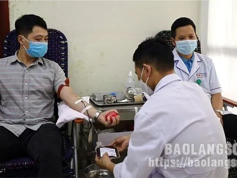 Nhân lên nghĩa cử cao đẹp hiến máu cứu người của cán bộ ngành y
