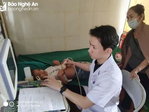 Nghệ An: Hơn 1.000 trẻ em nghèo ở Nam Đàn, Tương Dương được khám, cấp thuốc miễn phí