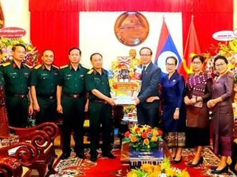 Quân khu 5 chúc Tết Tổng Lãnh sự quán Lào tại Đà Nẵng