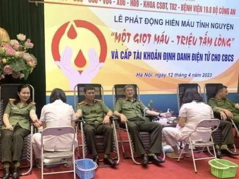 Đoàn viên thanh niên Bộ Công an hăng hái tham gia hiến máu cứu người