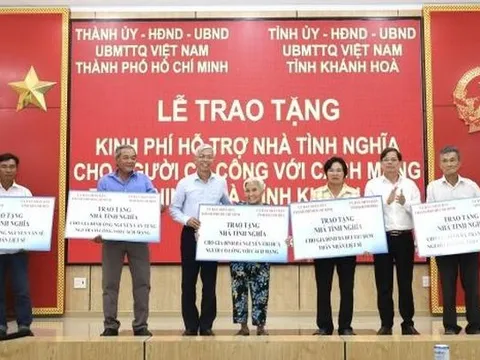 Trao 1 tỷ đồng xây 5 nhà tình nghĩa cho người có công với cách mạng
