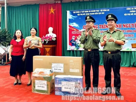 Tặng quà trị giá trên 80 triệu đồng cho Trường tiểu học & THCS Minh Hiệp