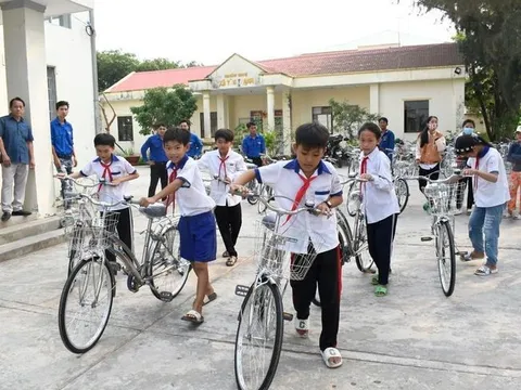 Kiên Giang: Trao 100 xe đạp cho học sinh có hoàn cảnh khó khăn