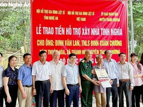 Trao 80 triệu đồng hỗ trợ xây dựng nhà tình nghĩa ở Thanh Chương