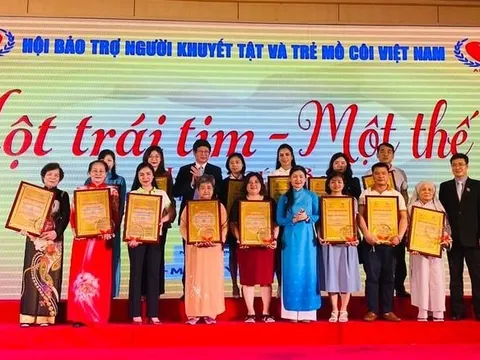 'Một trái tim - Một thế giới' dành tấm lòng cho người khuyết tật, trẻ mồ côi