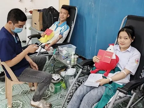 Hải Dương: Nhiều giáo viên, học sinh Bình Giang hiến máu tình nguyện