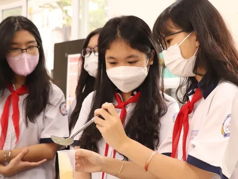 TP.HCM: Yêu cầu giáo viên, học sinh đeo khẩu trang trong trường học