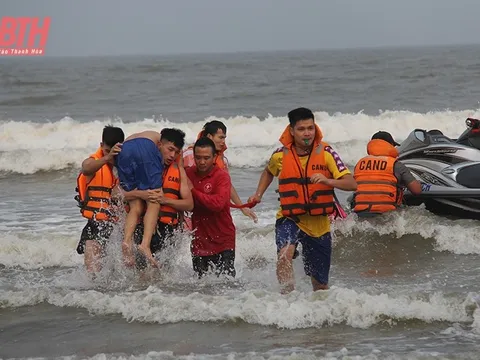 Thanh Hóa: Tổ chức diễn tập cứu nạn, cứu hộ và sơ cấp cứu tại bãi biển Sầm Sơn