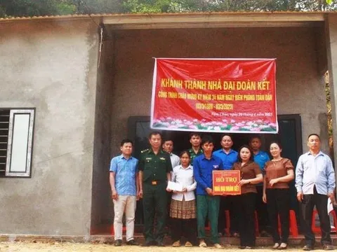 Lào Cai: Bàn giao nhà 'Đại đoàn kết' cho hộ nghèo tại xã Nậm Chạc