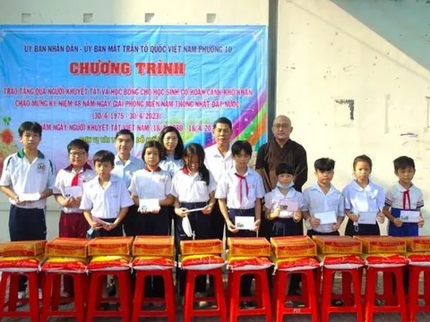 TP.HCM: Trao quà đến người khuyết tật, neo đơn trên địa bàn Q.8