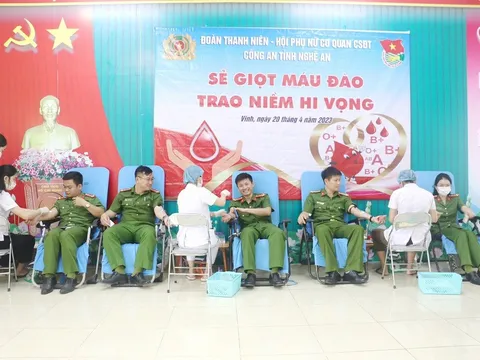 150 cán bộ, chiến sĩ công an Nghệ An tham gia hiến máu tình nguyện