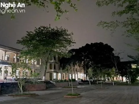 Giáo viên vùng cao Nghệ An tình nguyện dạy miễn phí cho học sinh cuối cấp