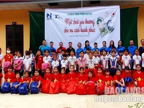 Lạng Sơn: Tặng trên 200 suất quà cho hộ nghèo, học sinh có hoàn cảnh khó khăn tại huyện Bắc Sơn