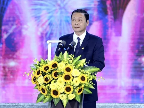 Thanh Hóa: Hàng vạn du khách có mặt trong đêm khai mạc kỷ niệm 60 năm đô thị Sầm Sơn và Lễ hội du lịch biển