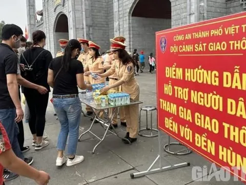 100% lực lượng CSGT TP Việt Trì ứng trực hỗ trợ người dân về giỗ Tổ