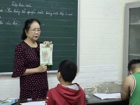 Lớp học 'xóa mù chữ' giữa lòng Hà Nội