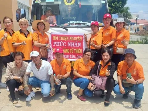 Đồng Tháp: Hội thiện nguyện Phúc Nhân trao quà cho bà con nghèo xã Tân Huề