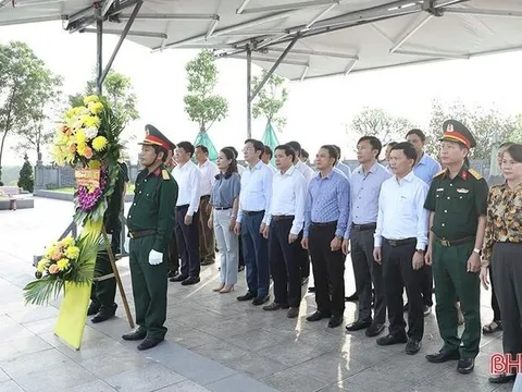 Dâng hương kỷ niệm 117 năm ngày sinh cố Tổng Bí thư Hà Huy Tập