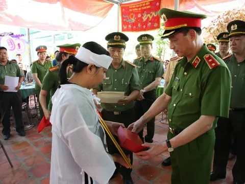 Thăng cấp bậc hàm Trung tá cho thiếu tá CSGT hy sinh khi làm nhiệm vụ tại Long An