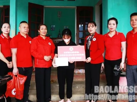 Lạng Sơn: Hội Chữ thập đỏ huyện Hữu Lũng thăm hỏi, động viên gia đình có người thân tử vong do tai nạn giao thông