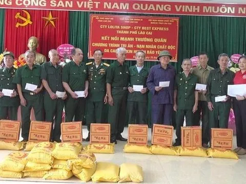 Trao 40 suất quà cho nạn nhân chất độc da cam/dioxin tại huyện Bảo Yên