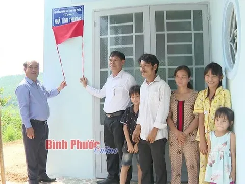 Bình Phước: HĐND tỉnh tặng nhà tình thương tại huyện Bù Đăng