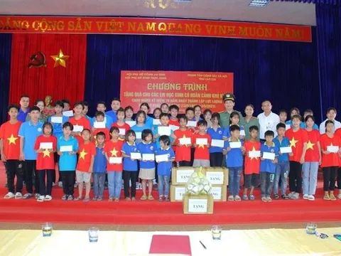 Lào Cai: Trao tặng quà cho học sinh có hoàn cảnh khó khăn tại Trung tâm Công tác xã hội tỉnh