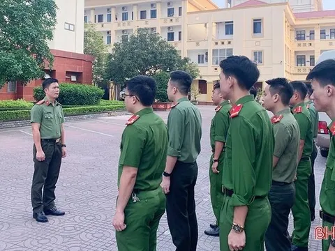 ĐVTN Hà Tĩnh 'gác' lễ hỗ trợ người dân cài đặt định danh điện tử