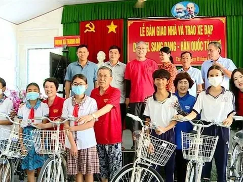 Vĩnh Long trao 4 căn nhà đại đoàn kết cho gia đình khó khăn