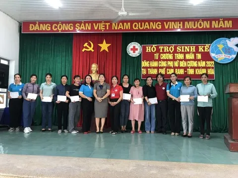 Khánh Hòa: Trao 100 triệu đồng hỗ trợ mô hình sinh kế cho phụ nữ nghèo