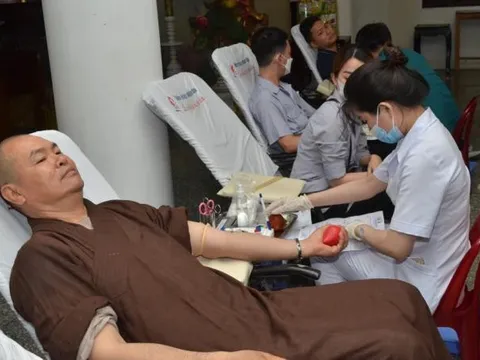 Tăng ni, Phật tử Đà Nẵng tham gia hiến tặng 400 đơn vị máu