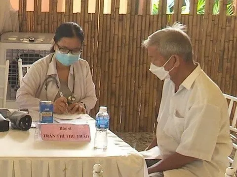 Đồng Tháp: Khám bệnh, tặng quà cho người dân có hoàn cảnh khó khăn