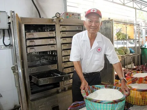 Bếp từ thiện - nơi hội tụ những tấm lòng nhân ái