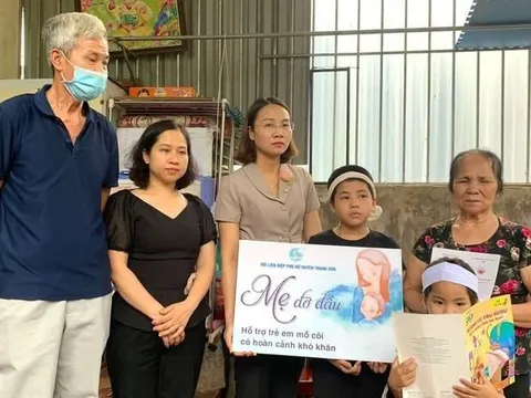 Phú Thọ: Hội LHPN huyện Thanh Sơn nhận đỡ đầu 2 con của cô giáo tử nạn tại Hà Giang