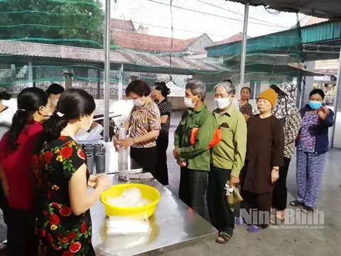 Ấm lòng người bệnh từ những bếp ăn tình thương