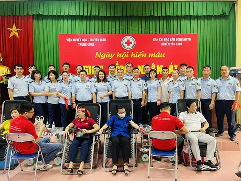 Lực lượng QLTT Hòa Bình tham gia ngày hội hiến máu tình nguyện “Giọt hồng nhân ái” năm 2023