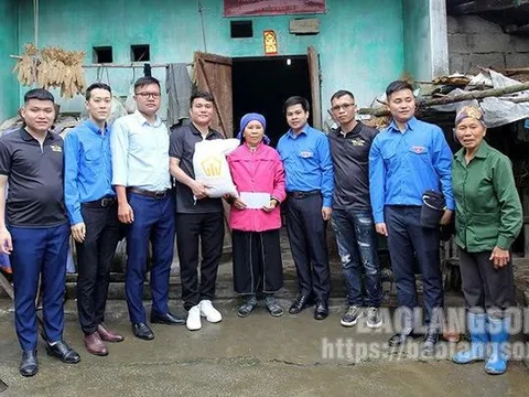 Thăm, tặng quà cựu thanh niên xung phong và học sinh có hoàn cảnh khó khăn tại huyện Cao Lộc