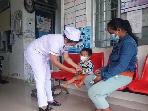 Nữ điều dưỡng tận tâm vì người bệnh chốn non cao