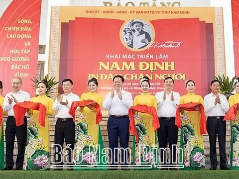 Giới thiệu những kỷ vật quý qua 5 lần Bác Hồ về thăm Nam Ðịnh